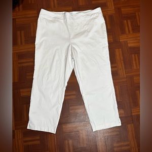 Avenue women’s white capri pants plus size 22